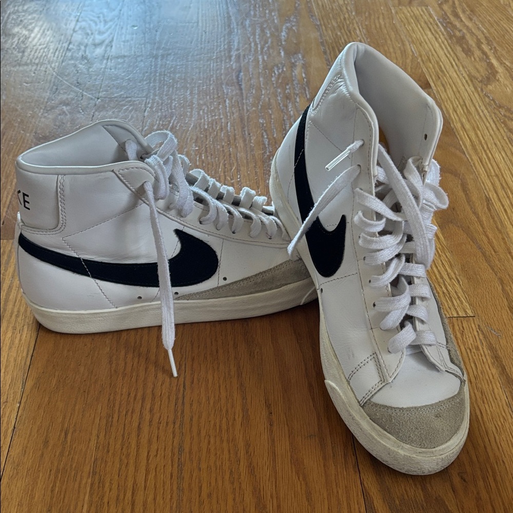 Nike White and Black High-Tops